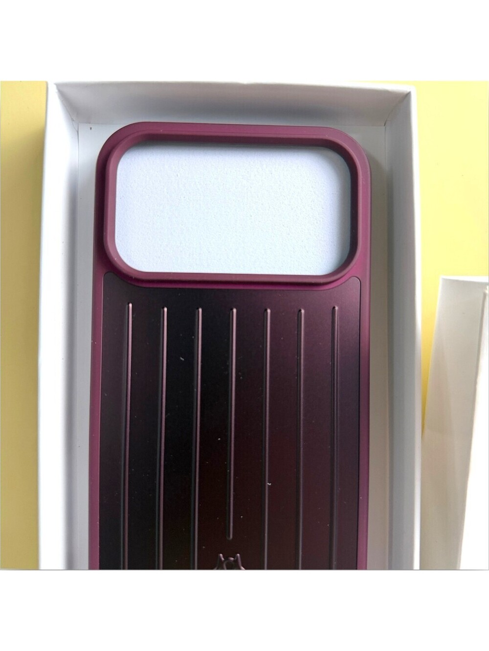 π RIMOWA Fuchsia Color iPhone 17 Pro Case Grooved Luggage Style - Picture 8 of 9